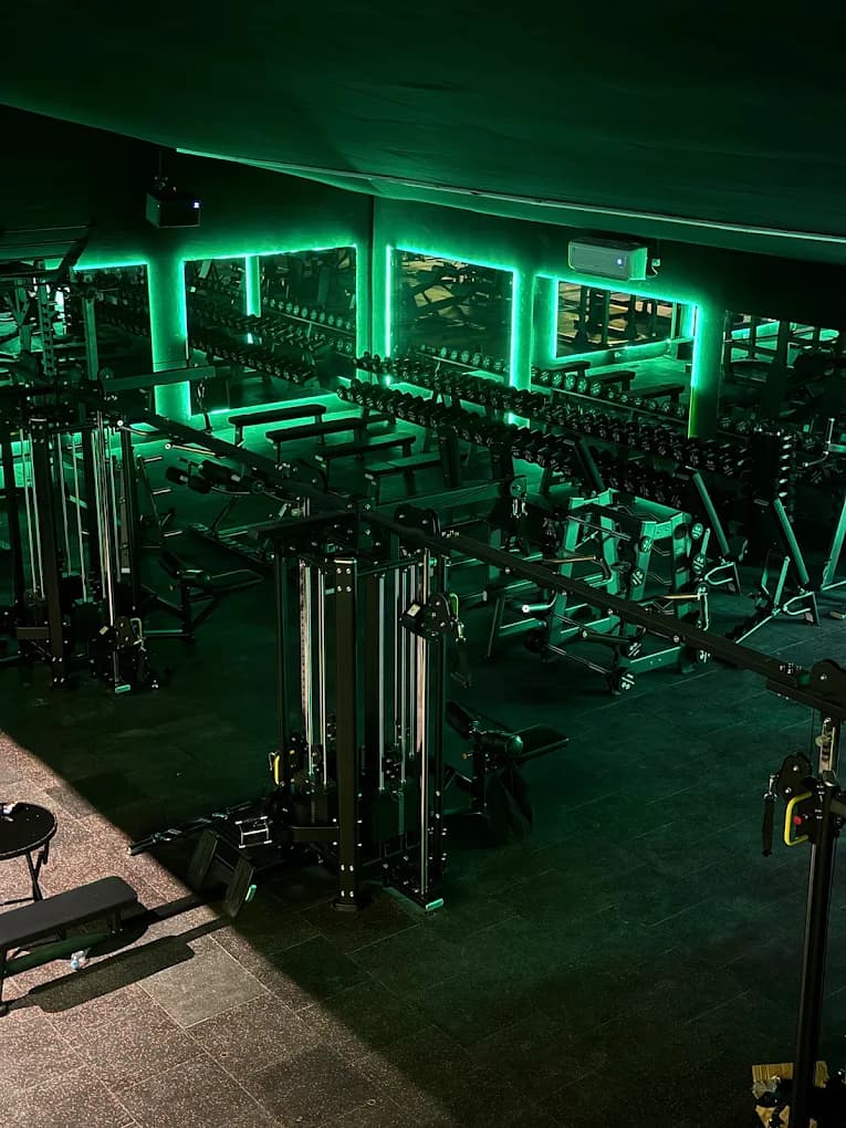 Area gym dan personal training ENDORFIN'S Performance Club
